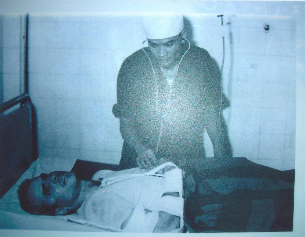 Museum photo of McCain and NVA doctor